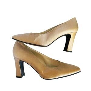 STUART WEITZMAN Anna Gold Matte Shimmer Pumps Wedding Champagne 8 Event Vintage
